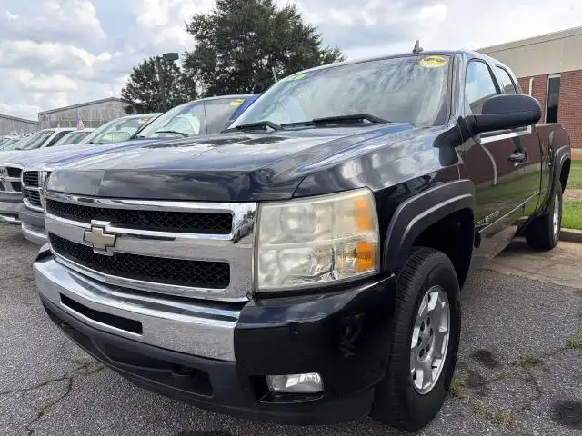 2011 Chevrolet Silverado 1500 LT 4WD Extended Cab MWB's photo