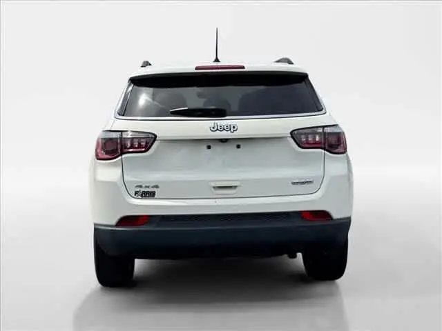 2018 Jeep Compass Latitude 4X4 photo 4