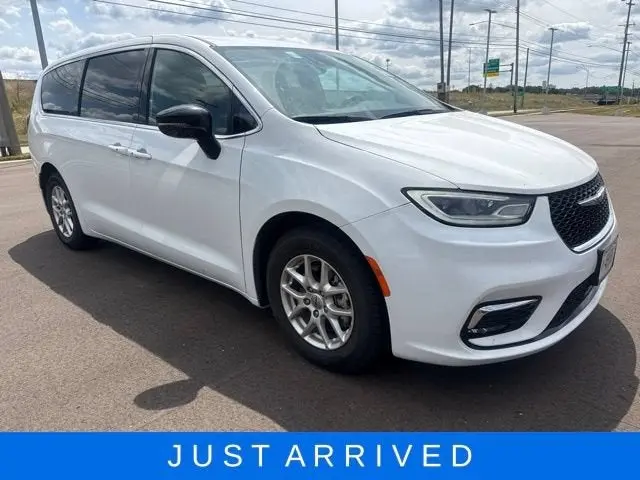 2025 Chrysler Pacifica Select photo 5
