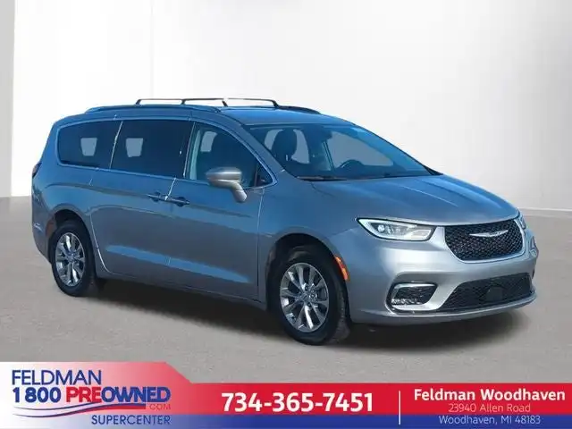 2021 Chrysler Pacifica Touring L's photo