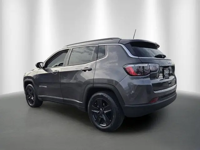 2022 Jeep Compass Latitude photo 5