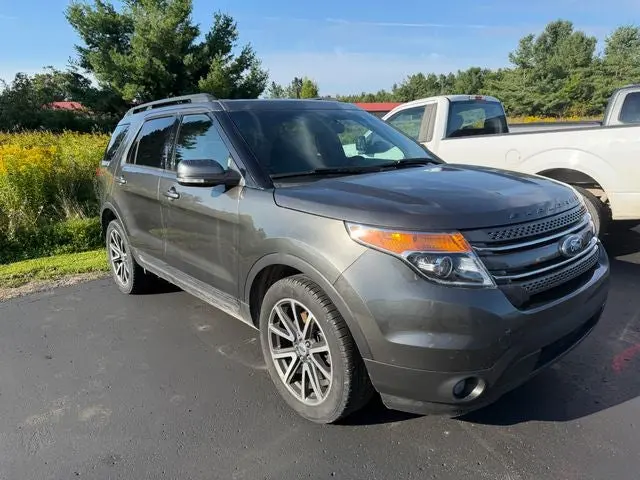 2015 Ford Explorer XLT 4WD photo 3