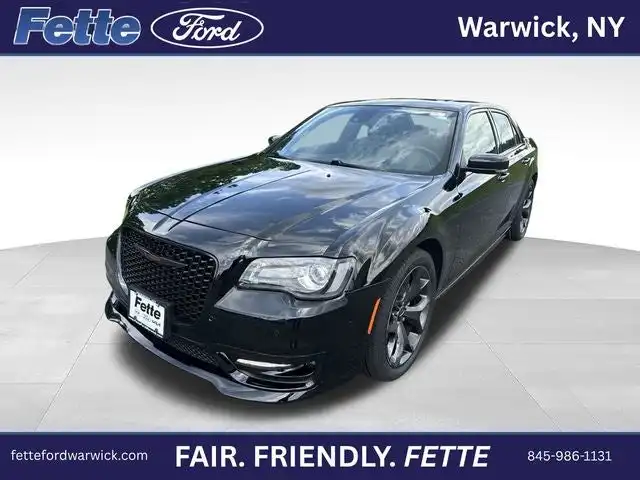 2023 Chrysler 300 S's photo