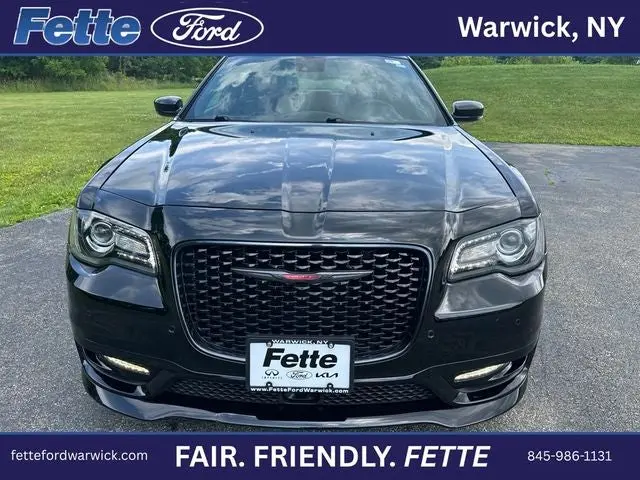 2023 Chrysler 300 S photo 3