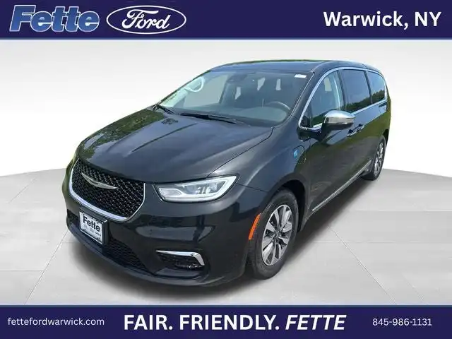 2023 Chrysler Pacifica Hybrid Limited Hybrid's photo