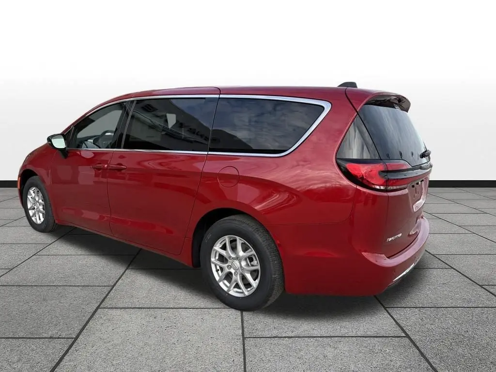 2026 Chrysler Pacifica Select photo 3