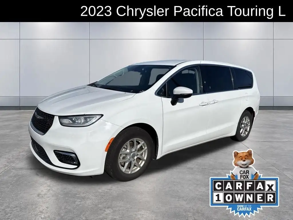 2023 Chrysler Pacifica Touring L photo 1
