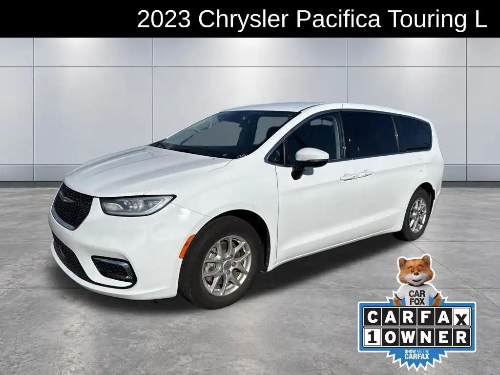 2023 Chrysler Pacifica Touring L's photo
