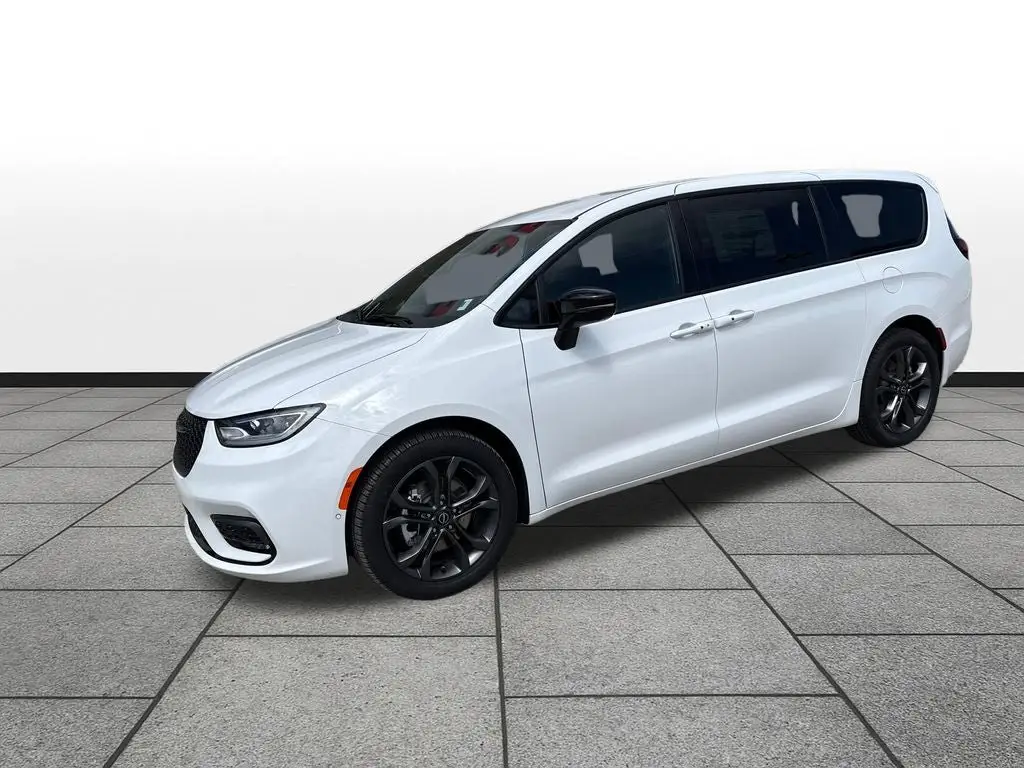 2026 Chrysler Pacifica Select photo 1