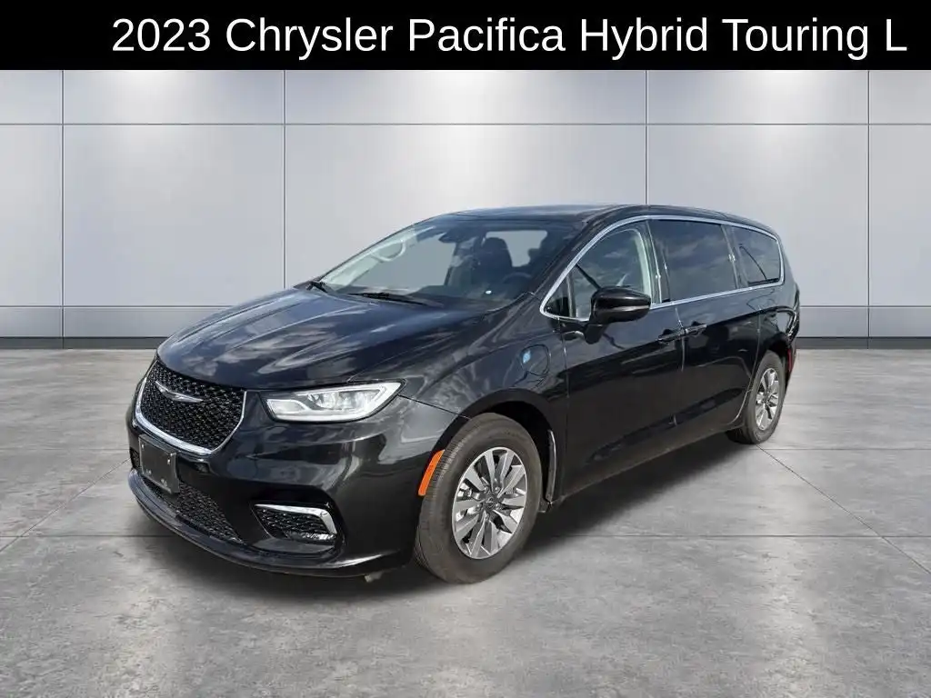 2023 Chrysler Pacifica Hybrid Touring L's photo