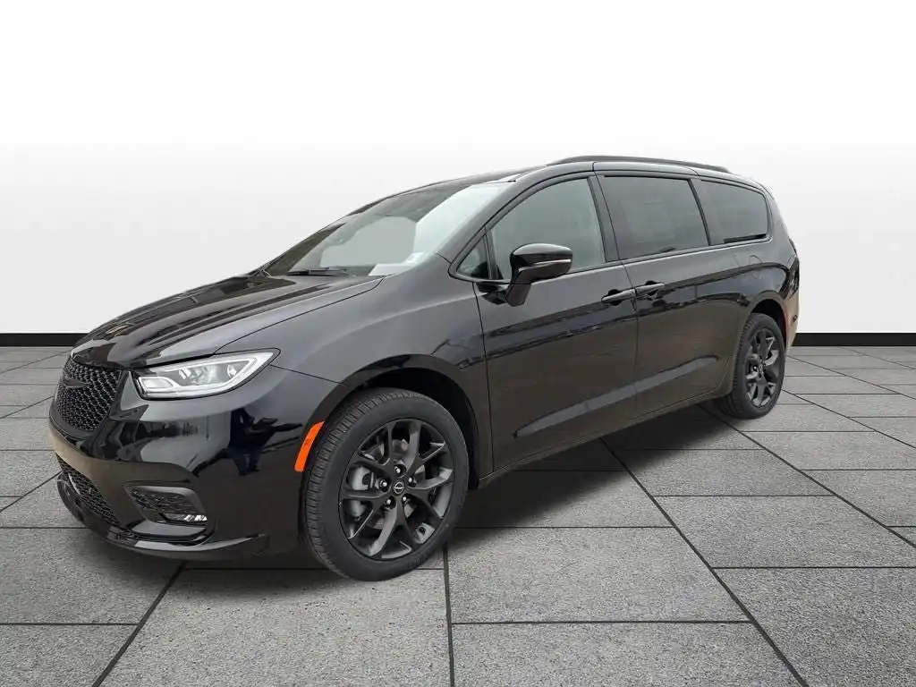 2026 Chrysler Pacifica Limited AWD's photo