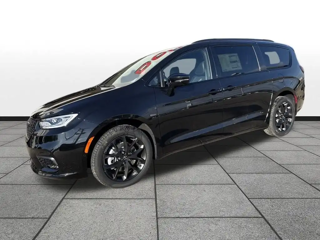 2026 Chrysler Pacifica Limited AWD's photo