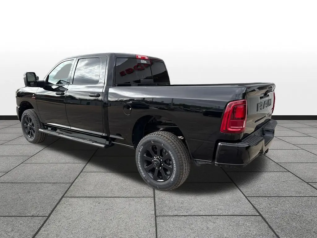 2026 RAM 2500 Tradesman/Black Express 4X4 Crew Cab SWB photo 3