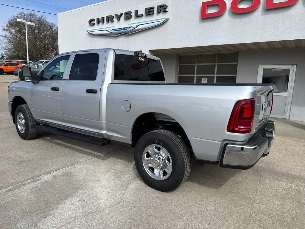 2026 RAM 2500 Tradesman 4WD Crew Cab SWB photo 3