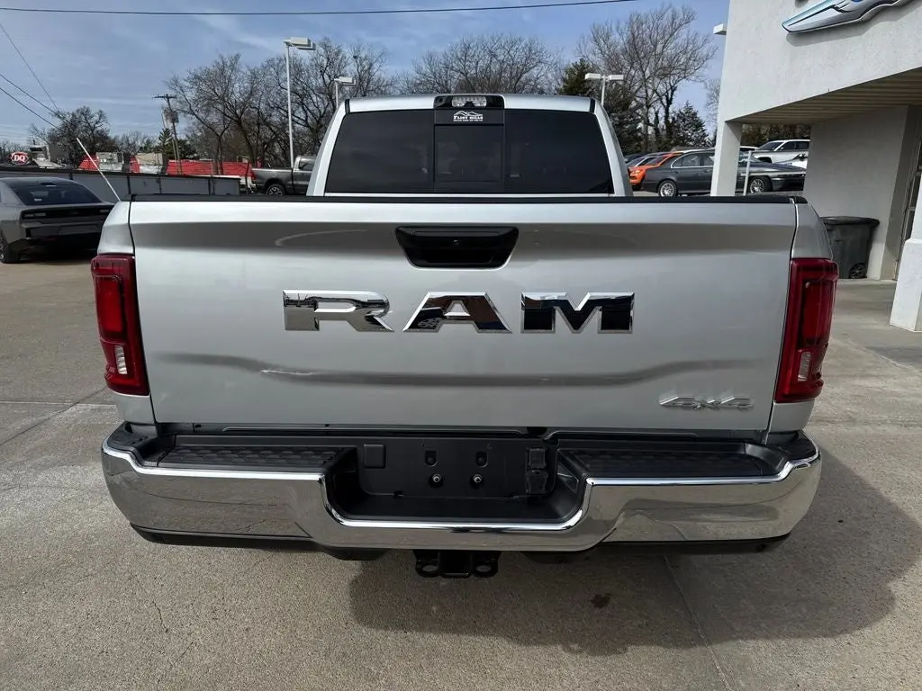 2026 RAM 2500 Tradesman 4WD Crew Cab SWB photo 5