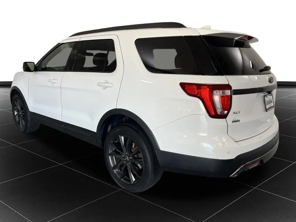 2017 Ford Explorer XLT 4WD photo 3