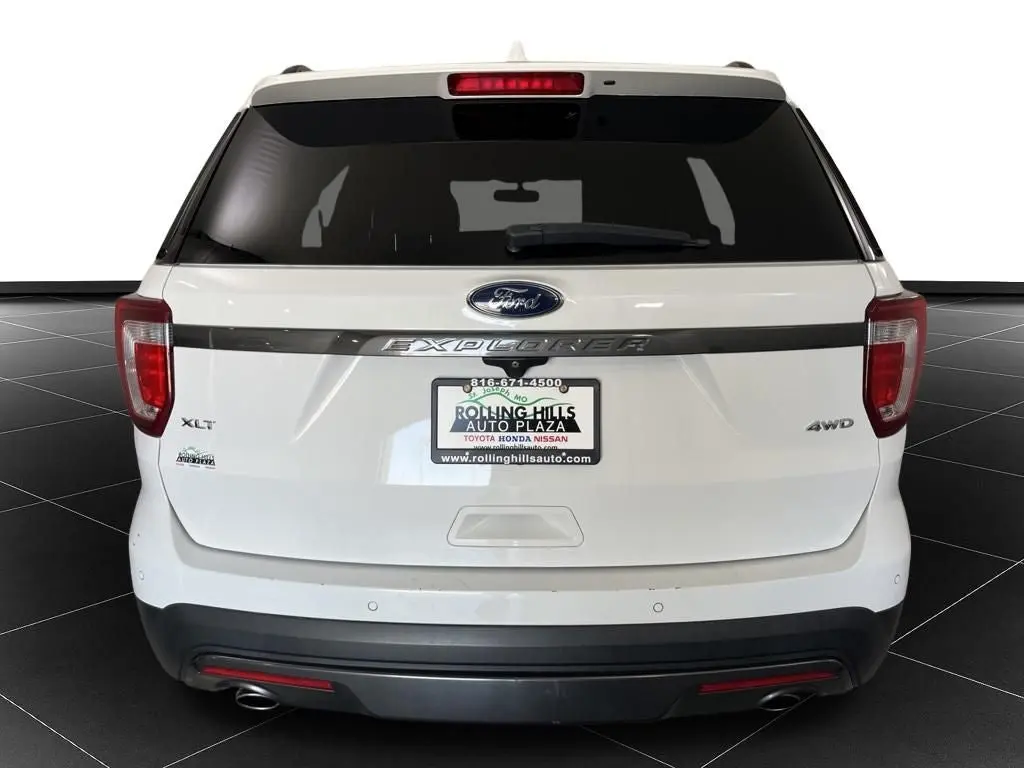 2017 Ford Explorer XLT 4WD photo 4