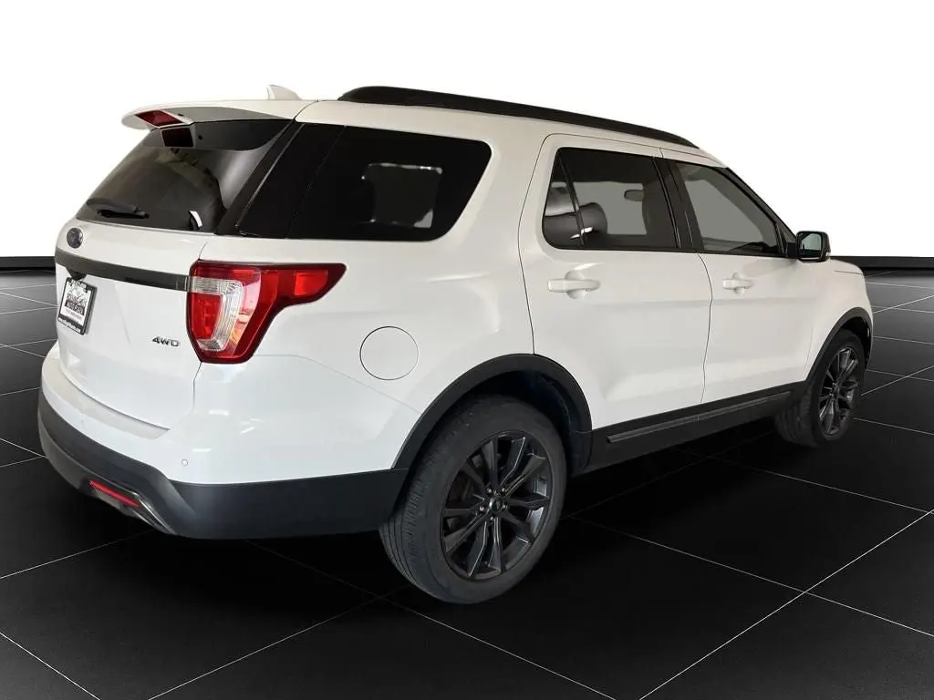 2017 Ford Explorer XLT 4WD photo 5