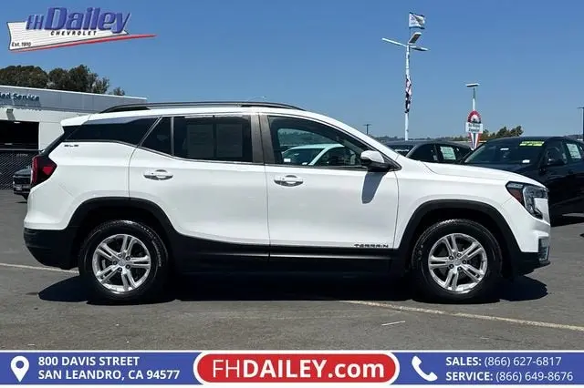 2023 GMC Terrain SLE AWD photo 3
