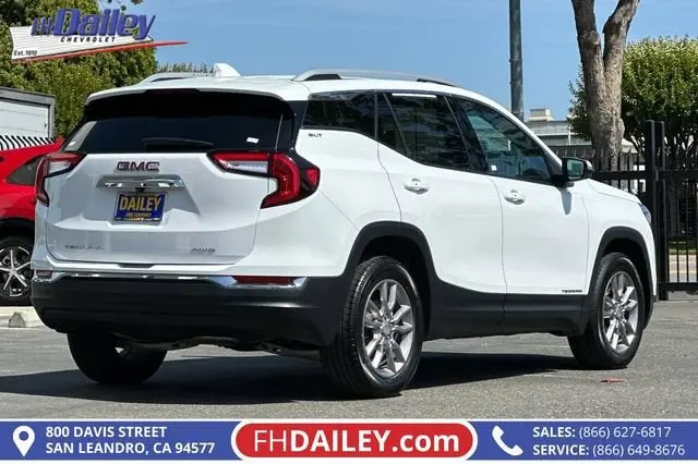 2024 GMC Terrain SLT AWD photo 4