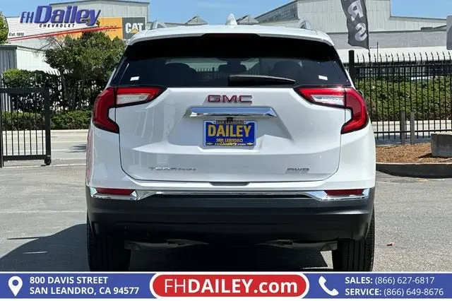 2024 GMC Terrain SLT AWD photo 5