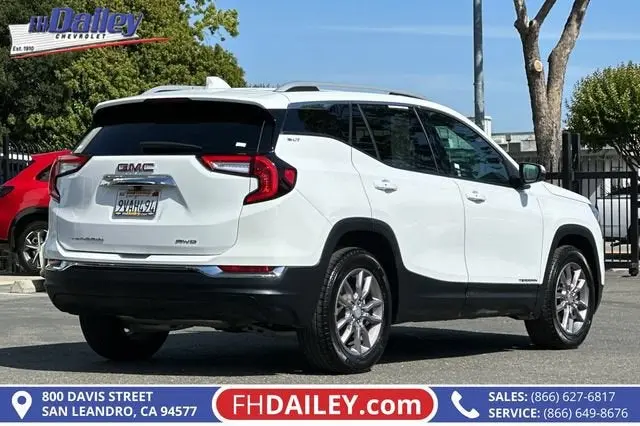 2024 GMC Terrain SLT AWD photo 4