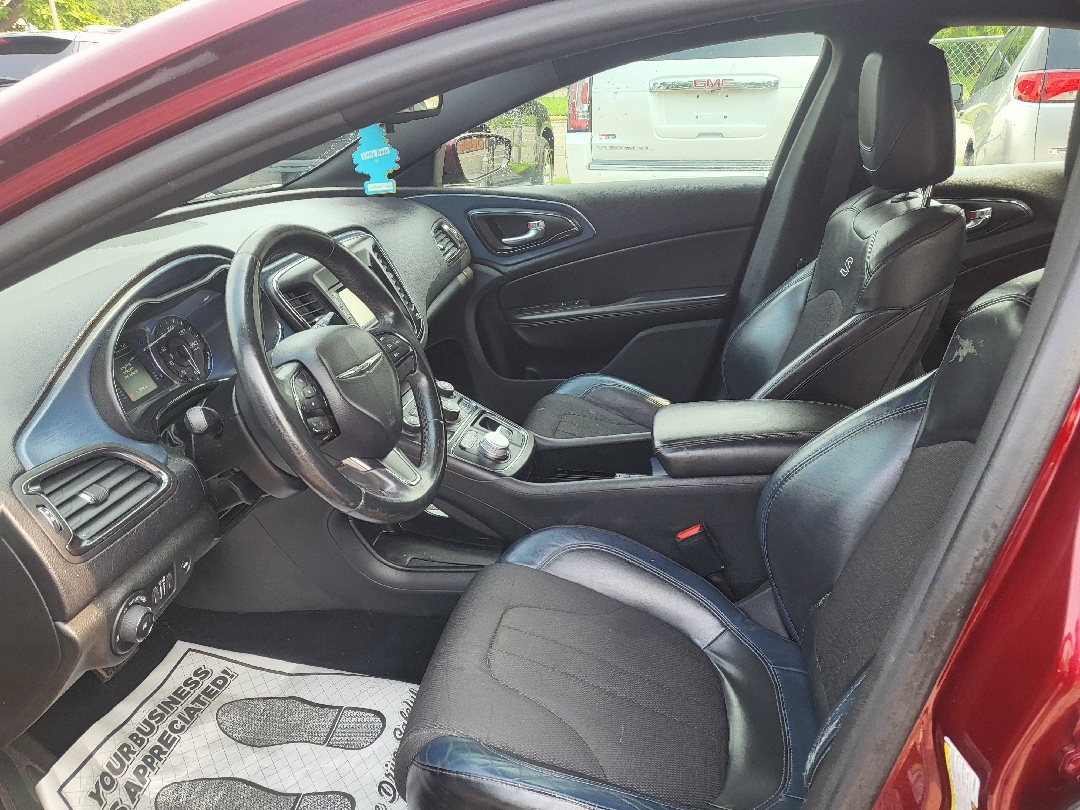 2015 Chrysler 200 S photo 5