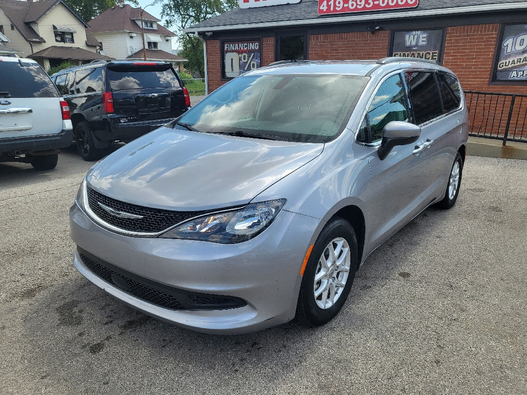 2021 Chrysler Voyager LXI's photo