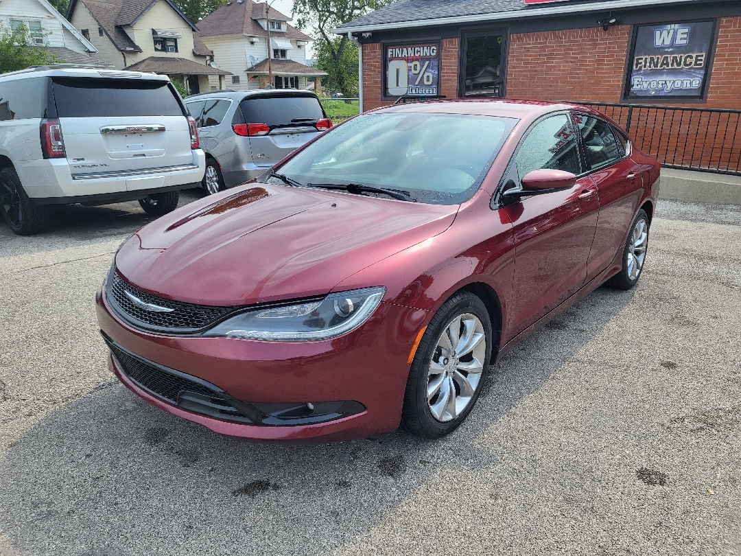 2015 Chrysler 200 S's photo