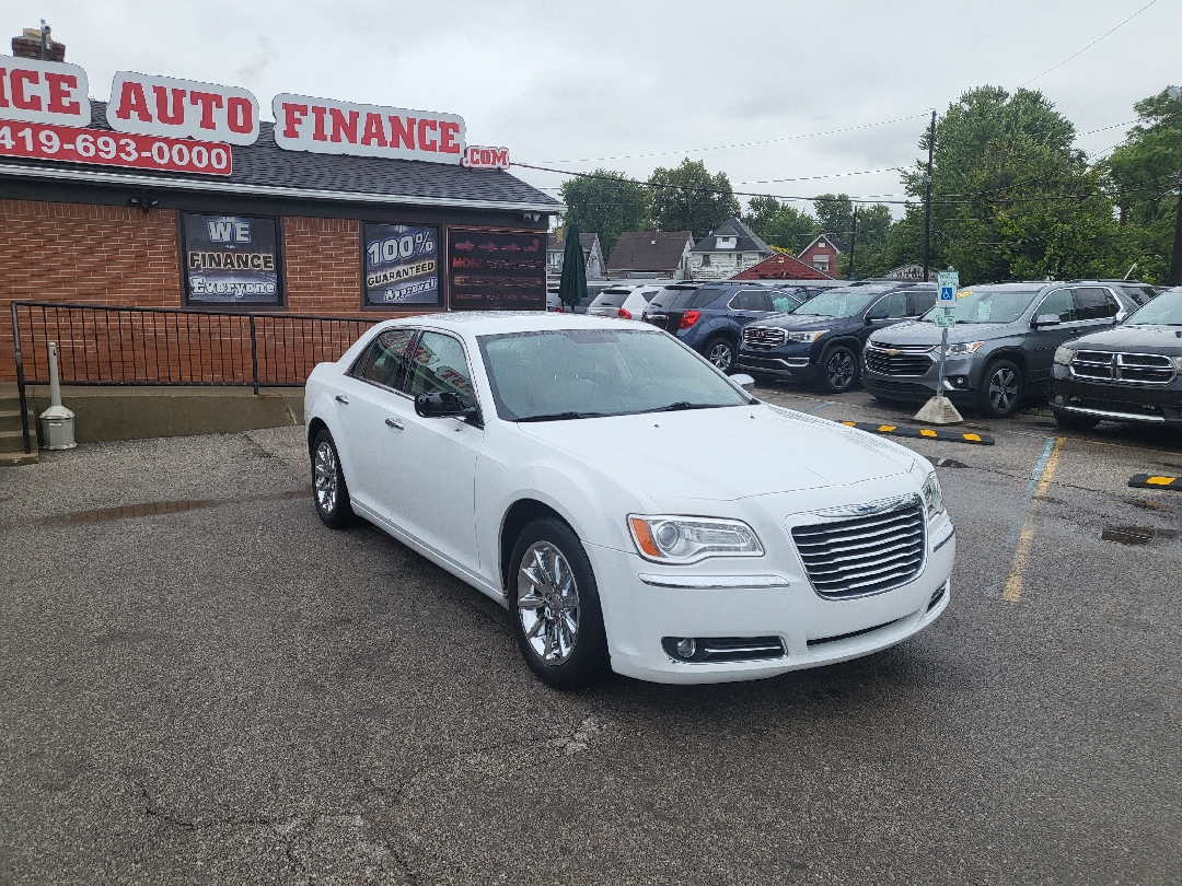 2011 Chrysler 300 Limited's photo