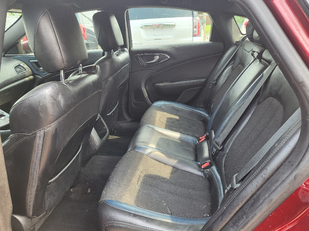 2015 Chrysler 200 S photo 4