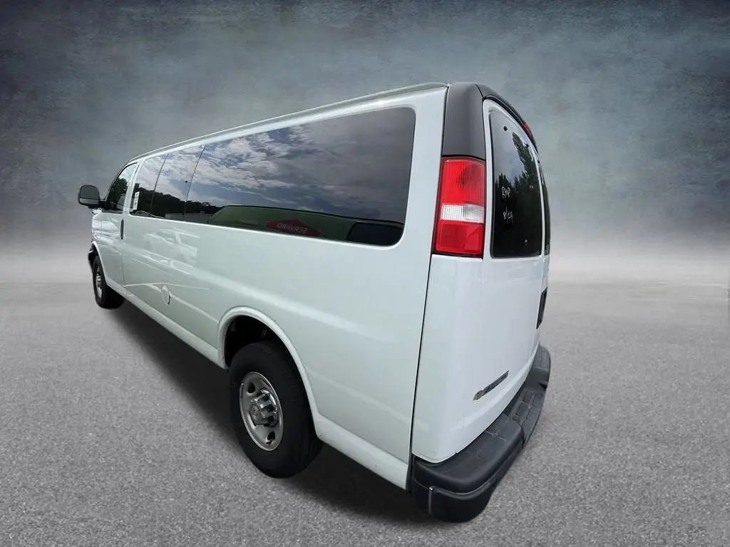 2024 Chevrolet Express LT 3500 Extended photo 4