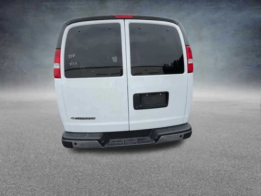 2024 Chevrolet Express LT 3500 Extended photo 5