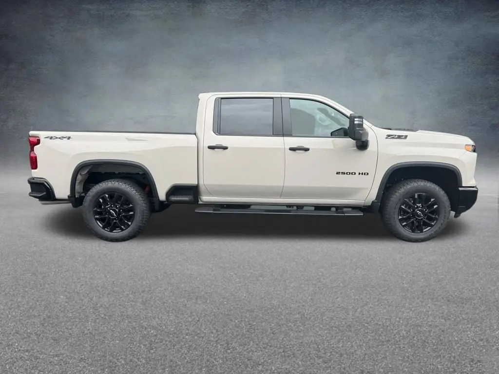 2026 Chevrolet Silverado HD Custom 4WD Crew Cab Standard Box photo 4