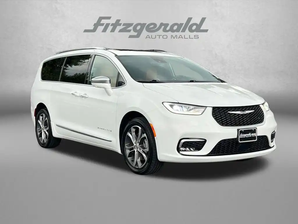 2021 Chrysler Pacifica Pinnacle's photo