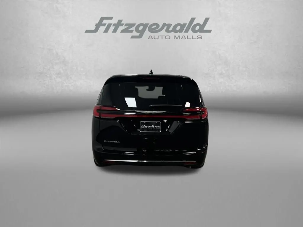 2026 Chrysler Pacifica Select photo 4