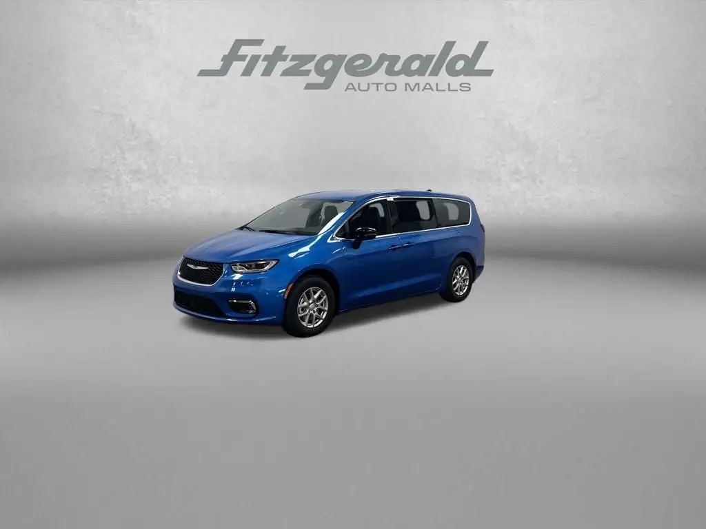 2026 Chrysler Pacifica Select photo 1