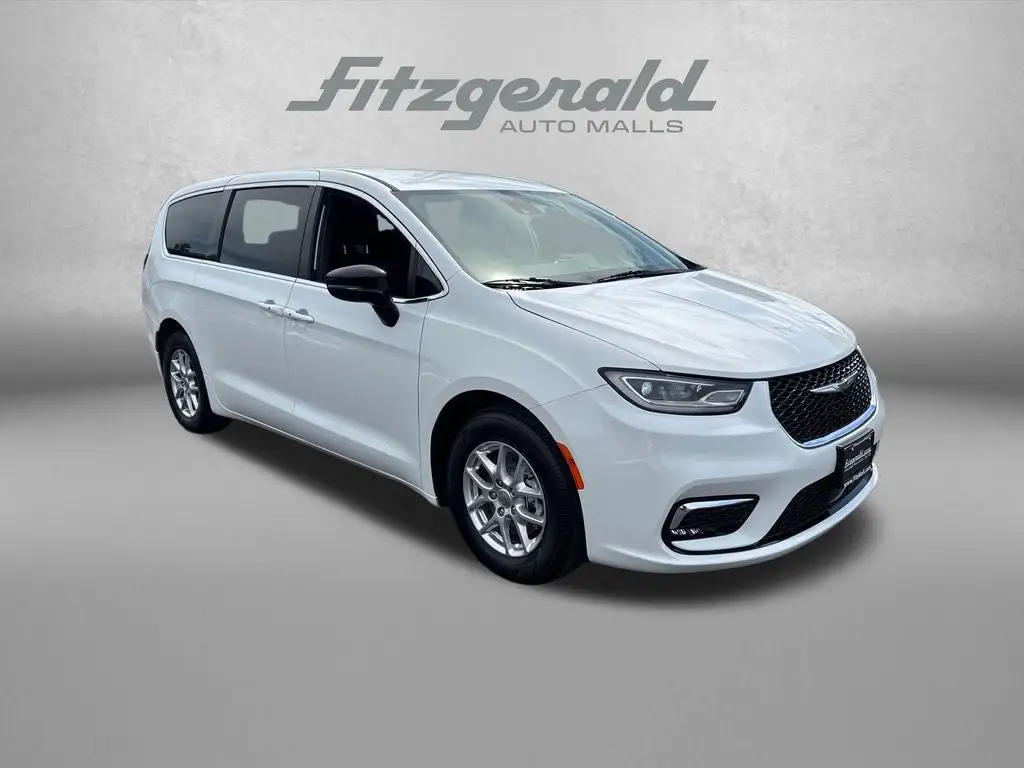 2024 Chrysler Pacifica Touring photo 1