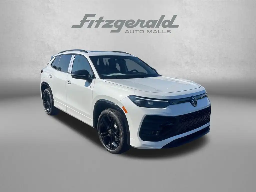 2026 Volkswagen Tiguan 2.0T SE R-Line Black 4Motion's photo