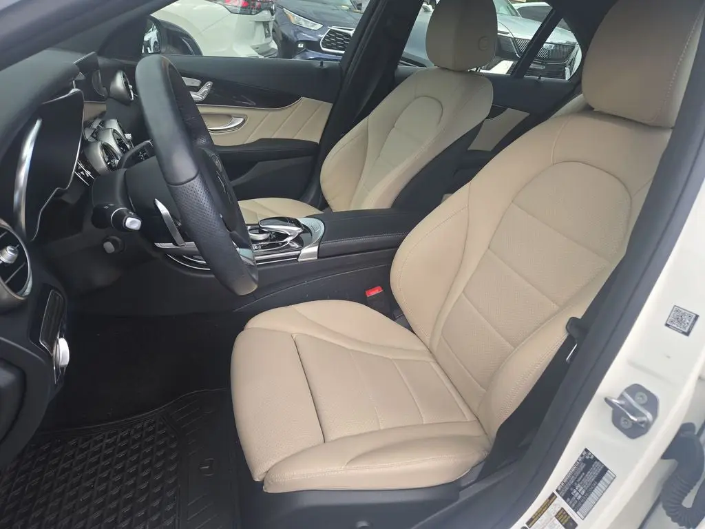 2019 Mercedes-Benz C-Class C300 4MATIC photo 3