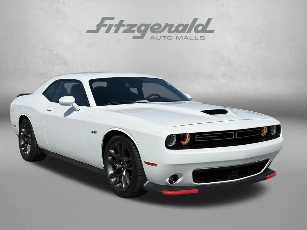 2023 Dodge Challenger R/T's photo
