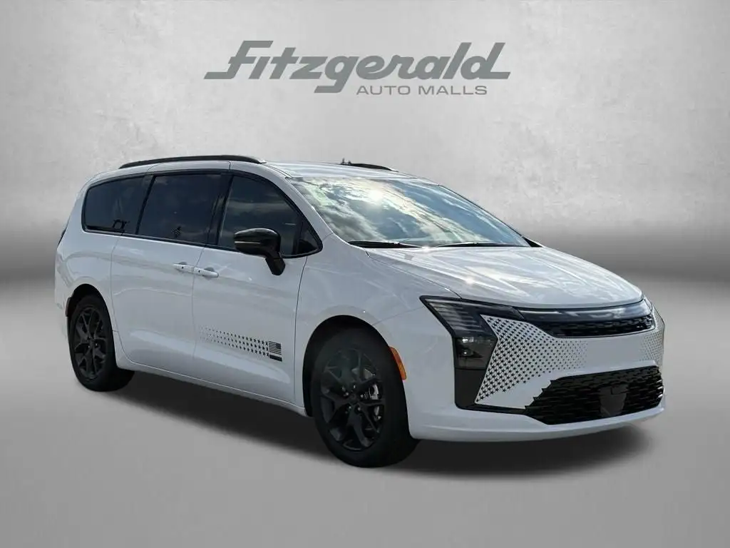 2027 Chrysler Pacifica Select's photo