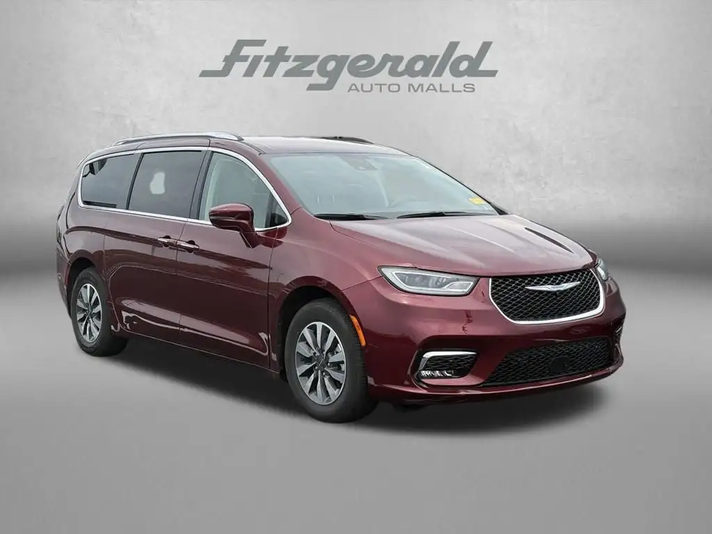 2021 Chrysler Pacifica Hybrid Touring L Hybrid's photo