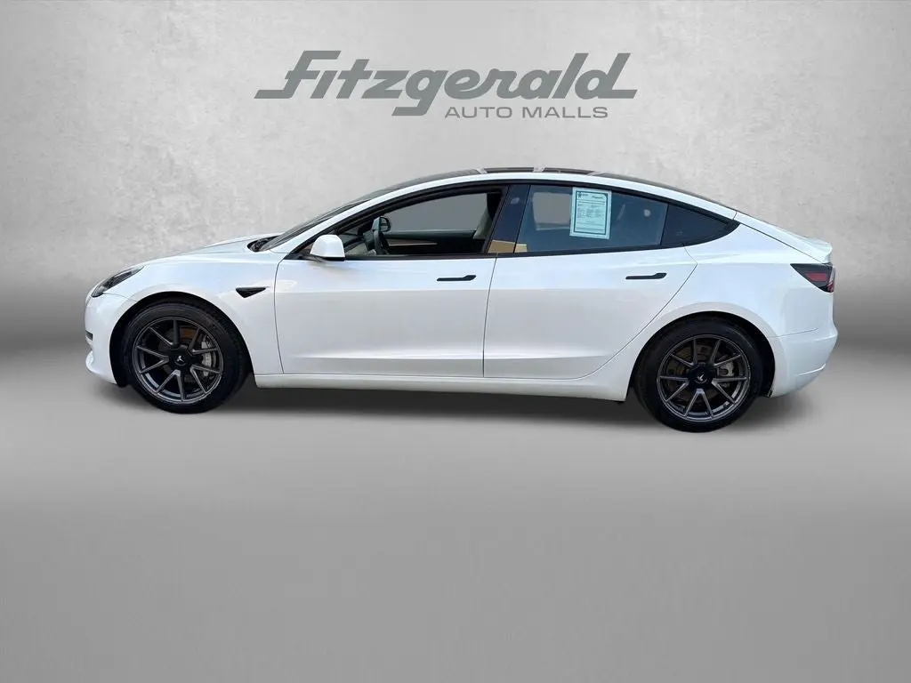 2021 Tesla Model 3 Standard Range Plus photo 3