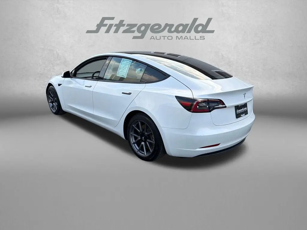 2021 Tesla Model 3 Standard Range Plus photo 5