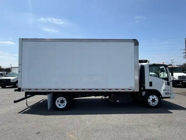 2019 Isuzu NRR's photo