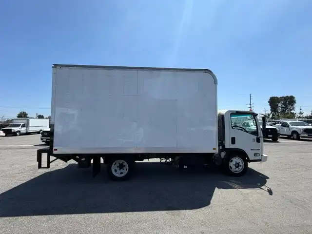 2022 Isuzu NPR-HD's photo