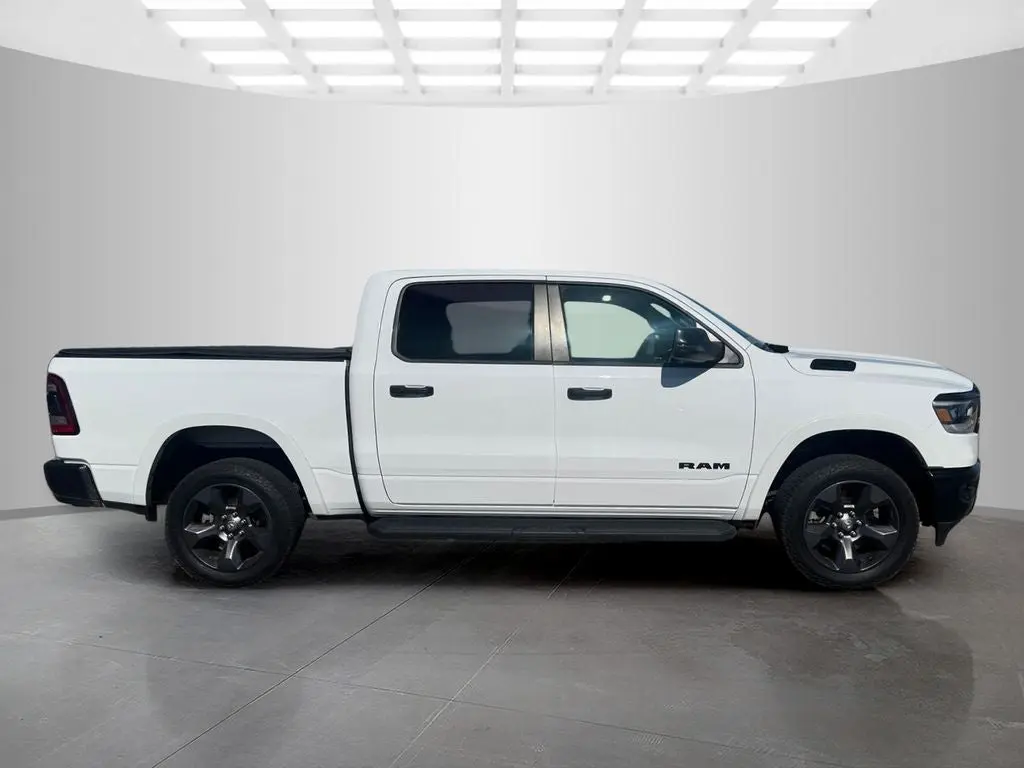 2023 RAM 1500 Big Horn/Lone Star 4WD Crew Cab 5'7 photo 3