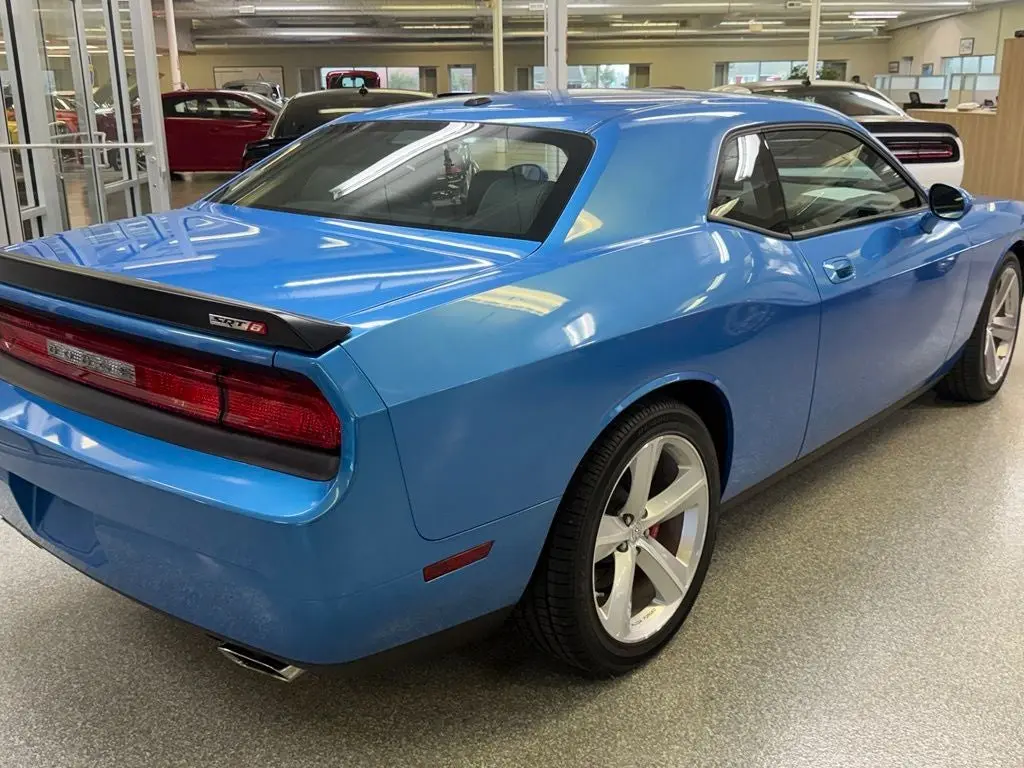 2009 Dodge Challenger SRT8 photo 4