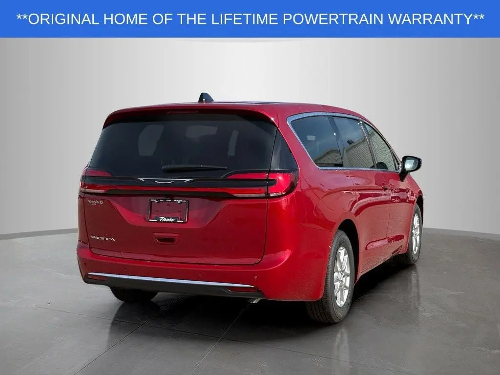 2027 Chrysler Pacifica Select photo 3